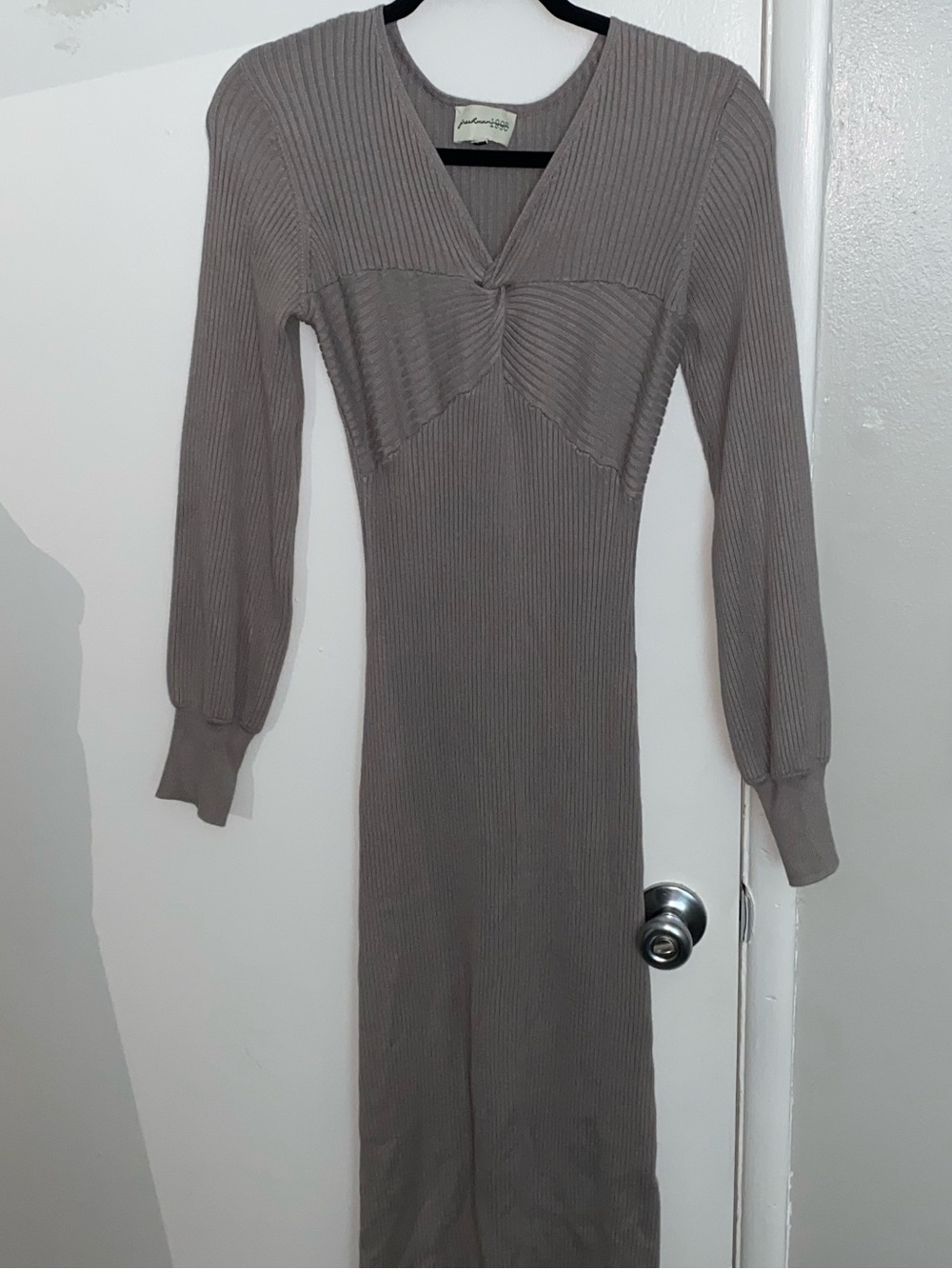 Freshman 1996 Ribbed V-Neck Long Sleeve Midi Dress in Taupe